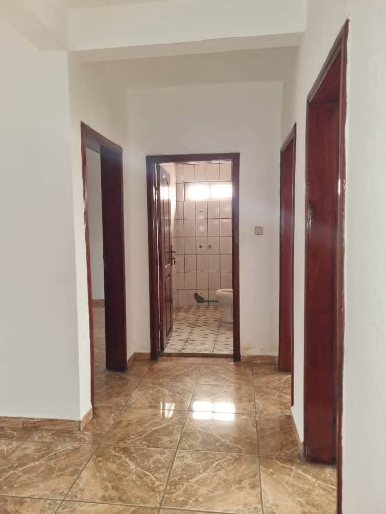 Super appartement à démoudoula 2eme étage 2