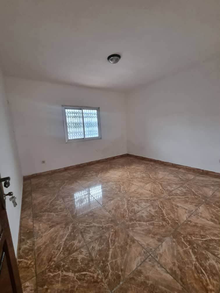 Super appartement à démoudoula 2eme étage 4