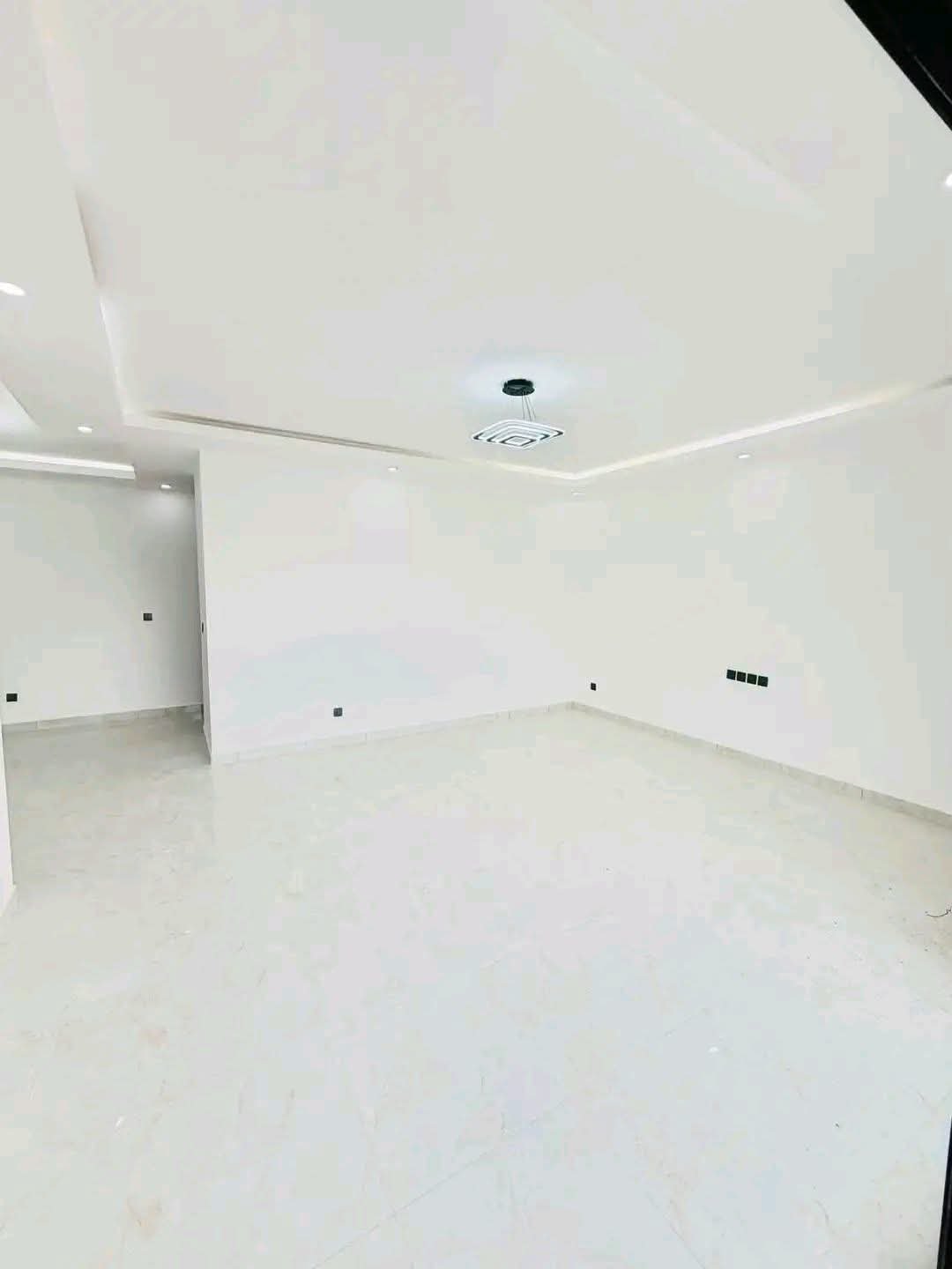 Apparemment à louer 4