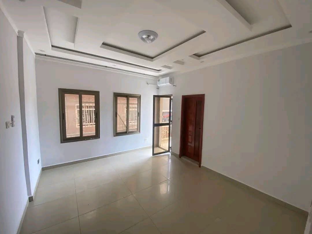 Nous mettons en location 09 appartements sis à Kobayah. 4